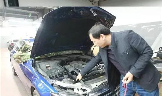 奔驰4S店维修更换三无配件，车主最后获得新车赔偿