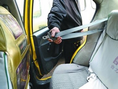 汽车安全带卡扣工作原理安全知识 如何调整汽车安全带