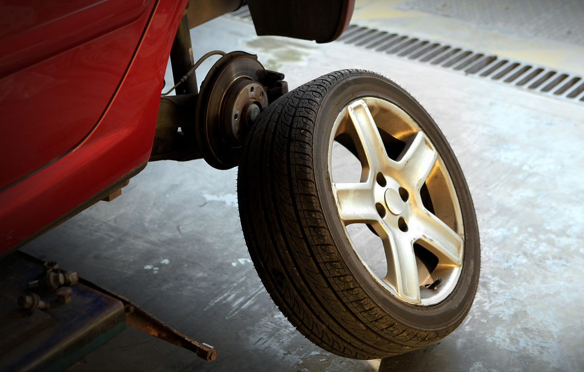 如何给汽车更换轮胎：安装方向和位置