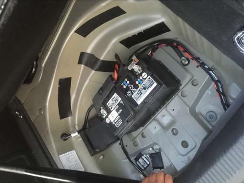 汽車電池虧電怎麼修復：補水修復法